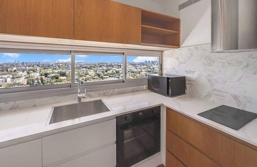 Herzliya Pituach Apartment | The Sharon Crown Suite