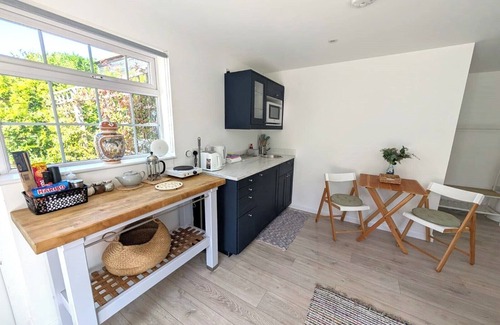 Hunston Apartment | The Shed at The White House is a dog friendly annexe, nestled in the picturesque village of Hunston.