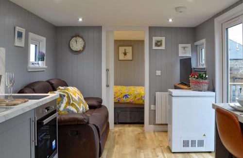 Montrose House | The Shepherd's Hut