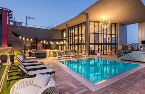 East Village Apartment | The Shift: Stylish 1-BR Apt with AC in Sunny San Diego – Comfort & Convenience!