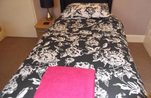 Island Gardens Hotel | The Ship Inn