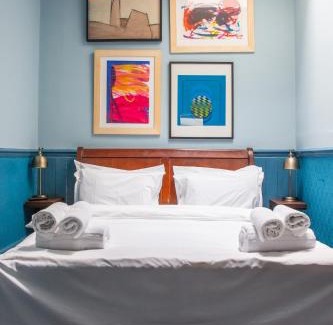 Prince's Hotel | The Ship Rooms