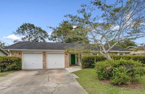 Northeast Pensacola House | The Shire - New Listing - Huge Yard and Garage - Fast WiFi - Quiet Street in a Great Neighborhood
