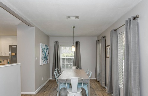 Northeast Pensacola House | The Shire - New Listing - Huge Yard and Garage - Fast WiFi - Quiet Street in a Great Neighborhood