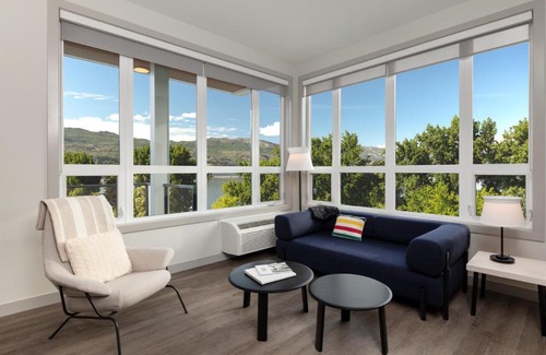 South Pandosy Apartment | The Shore