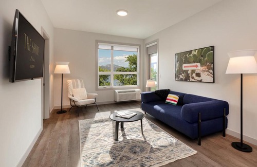 South Pandosy Apartment | The Shore