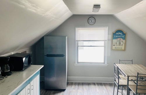 North Wildwood House | The Shore Shack - Adorable, Cozy, 2 Bed N Wildwood! Dog Friendly! 2nd floor unit