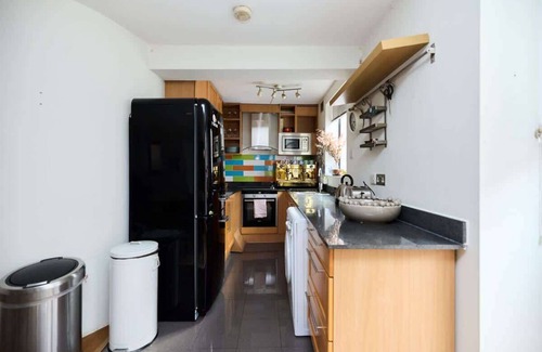 Weavers Apartment | The Shoreditch Retreat - Inviting 2BDR Apartment