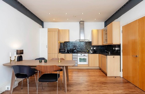 Hoxton West Apartment | The Shoreditch Warehouse, by Veeve