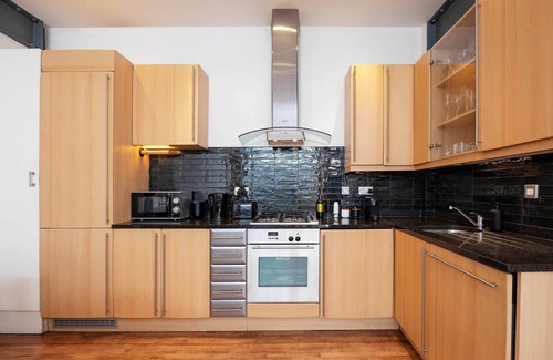 Hoxton West Apartment | The Shoreditch Warehouse, by Veeve
