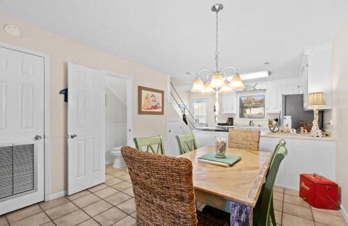 Sunnyside House | The Shores Pointe Panama Unit F
