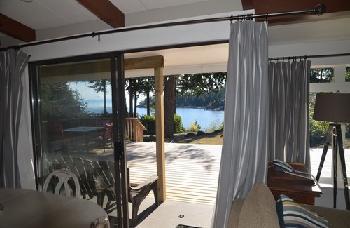 Madeira Park Cabin | The Shores Waterside Cottage - Madeira Park. Pender Harbour
