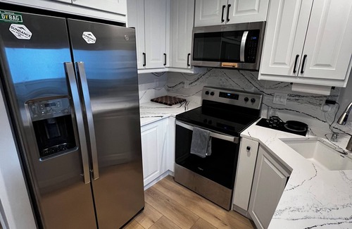 West Dover Condo | The Shred Chalet, Walk to Lifts and Ski-in!