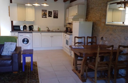 Piegut-Pluviers House | The Sidings - Character cottage within walking distance of restaurants/bakeries