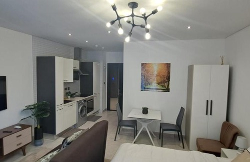 Accra Apartment | The Signature by Cozy