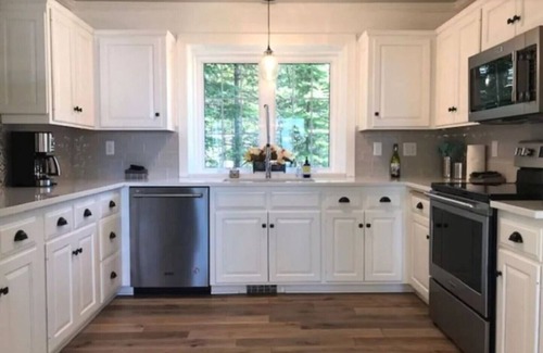 Croftville House | The Silver Hilton on Lake Superior! With Bungalow
