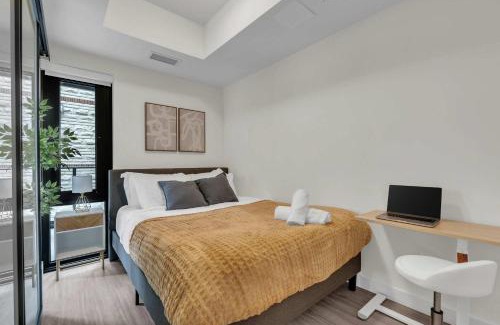 Eau Claire Apartment | The Silverwood Corner DT Steps to Riverwalk