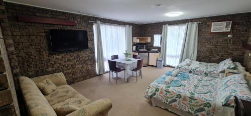 Sussex Inlet Hotel | The SIM - Sussex Inlet Motel