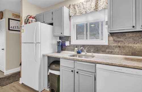 Village at Camelback House | The Ski Chair House - Ski In & Ski Out - Indoor Heated Comm Pool - Fireplace