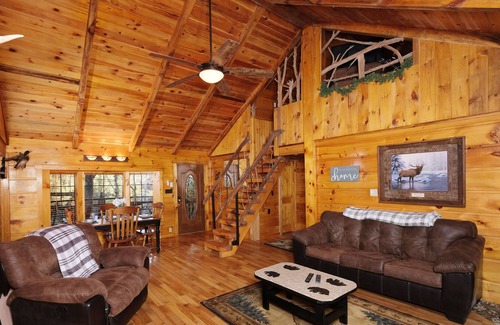 Townsend Cabin | The Skinner's Cabin: A Peaceful & Serene Vacation Getaway