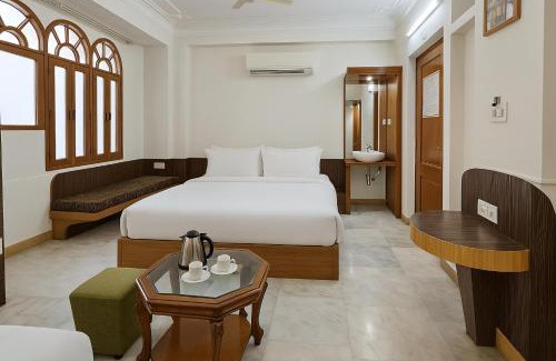 Nathdwara Hotel | The Sky Comfort Hotel Shreenath - 10 Meters from Shreenathji Temple