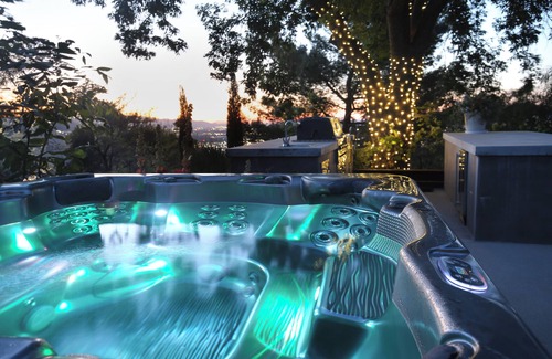 Chatsworth House | The Skyline: HOT TUB/Views/Firepit/Chic 3BR