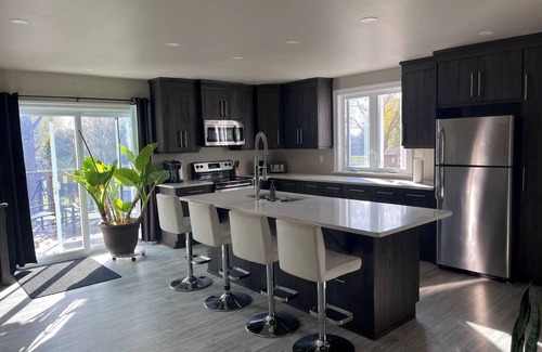LaSalle Apartment | The Skyview Loft 2 Bedrooms, 4 Beds