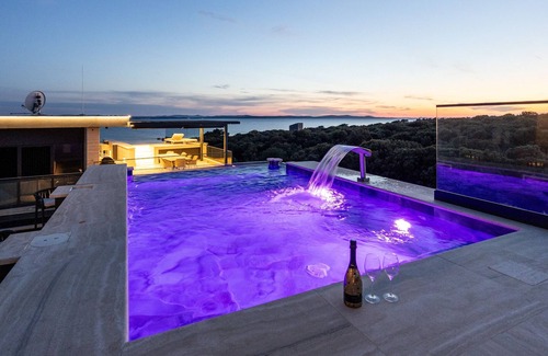 Kozino Apartment | The Skyview Penthouse with Infinity Pool