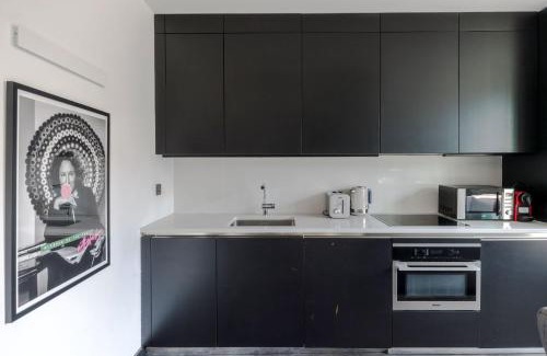Soho Apartment | The "Slaycation" Crib - Soho - by Frankie Says