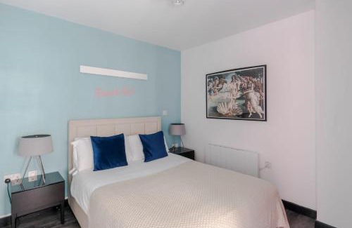 Soho Apartment | The "Slaycation" Crib - Soho - by Frankie Says