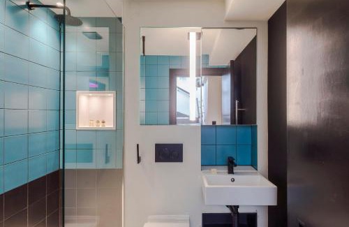 Soho Apartment | The "Slaycation" Crib - Soho - by Frankie Says