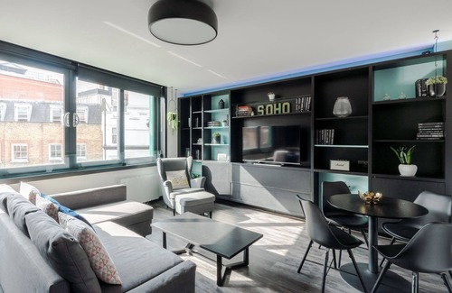 Soho Apartment | The Slaycation Crib: Stylish London Retreat By