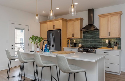 Lexington House | The Slow Horse - 3BR Modern Townhouse Near Rupp & Downtown