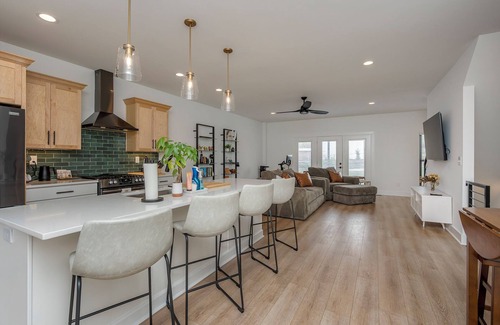 Lexington House | The Slow Horse - 3BR Modern Townhouse Near Rupp & Downtown