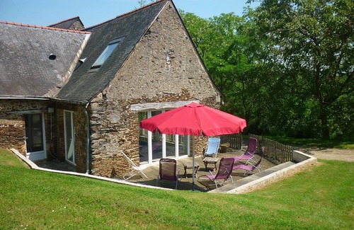 Fromentieres Cottage | The small coulonge, 18th century farmhouse with private indoor pool
