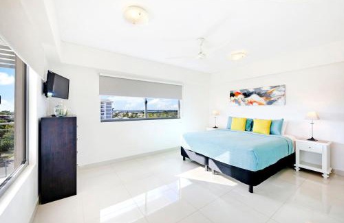 Darwin City Centre Apartment | 'The Smith' A Vibrant Poolside Balcony Haven
