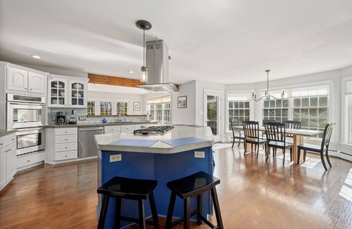 Milford House | The Smith House - Beautiful Home in Ideal Location!