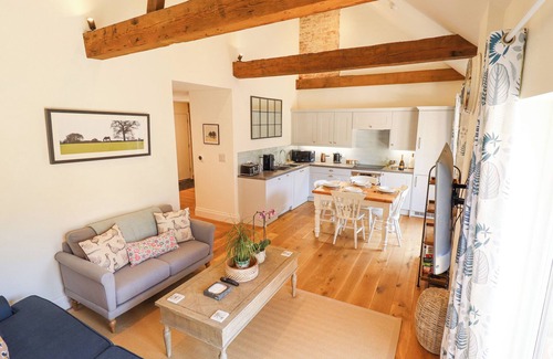 Aylesby Cottage | THE SMITHY, character holiday cottage, with a garden in Laceby