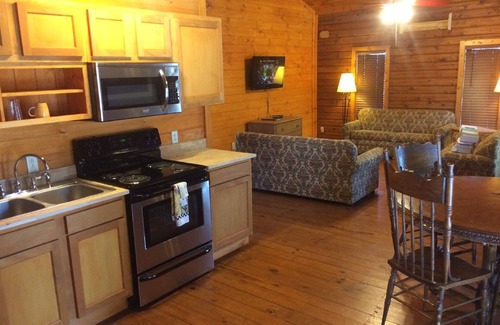 Monteagle Hotel | The Smokehouse Lodge and Cabins