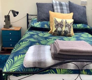 Leckhampton Ski Chalet | The Snug in Cheltenham, Leckhampton - A Cosy & Unique Space