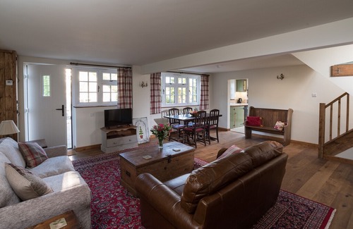 Dunkerton Cottage | The Snug is a charming 2 bedroom holiday cottage in Bath, nr the Park & Ride.