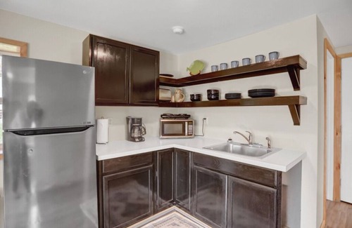 Hesston House | The Snug - Raystown Lake: Near 7 Points Marina Location & Allegrippis Trails