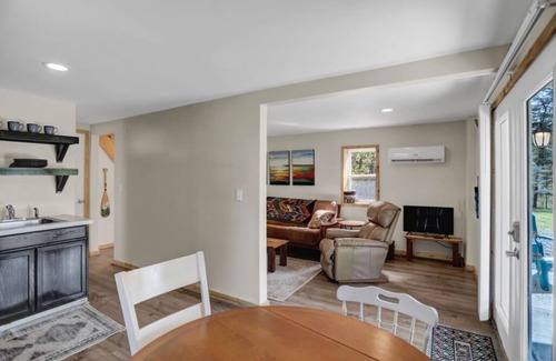 Hesston House | The Snug - Raystown Lake: Near 7 Points Marina Location & Allegrippis Trails