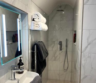 Swalecliffe House | The Snug- With Private parking