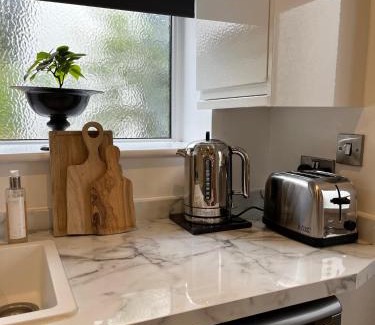 Swalecliffe House | The Snug- With Private parking