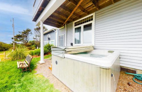 Yachats House | The Soaring Seabird