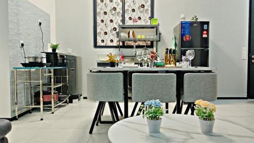 George Town Apartment | The society Apartment George town 3br 10 pax