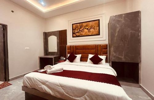 Vrindavan Hotel | The Solitaire Express Vrindavan