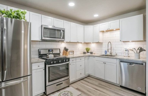 Amarillo House | The Solstice , Hot Tub, EV Charger, Private Yard