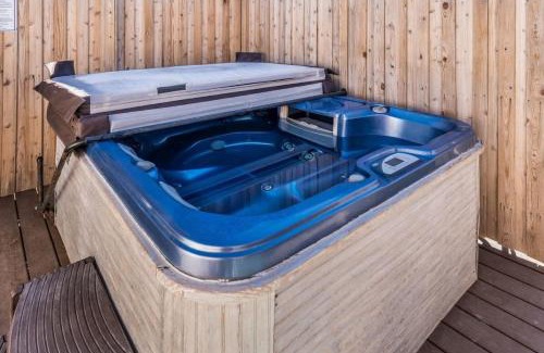 Amarillo House | The Solstice l Hot Tub EV Charger Private Yard